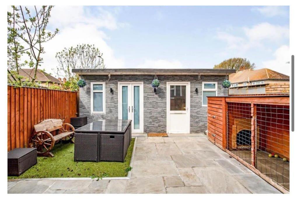 2 Bed - Walking Distance To Harry Potter Studio Watford (Hertfordshire) Exterior foto